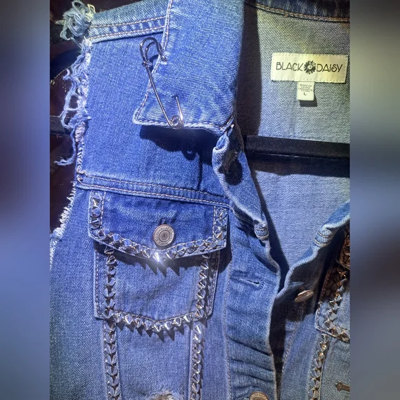 Unique Vest - Picture 5 of 13